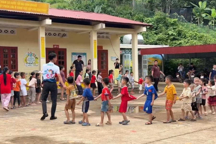 Vui chơi cùng trẻ nhỏ